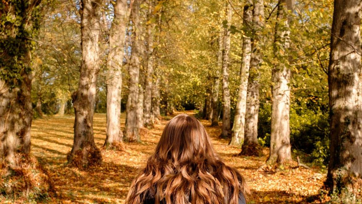 Chute des cheveux en automne : Quelles solutions naturelles ?